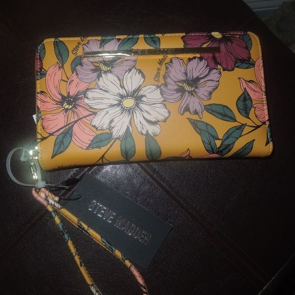 Steve Madden Handbags - Steve Madden Mustard Floral Wallet/Wristlet